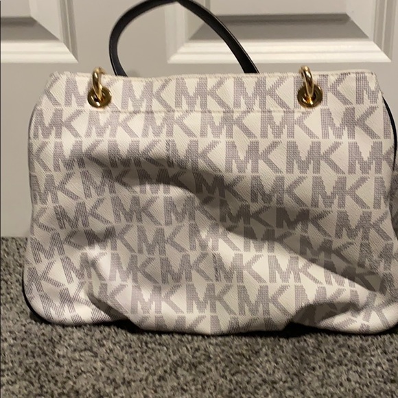 Michael Kors handbag - Picture 2 of 13